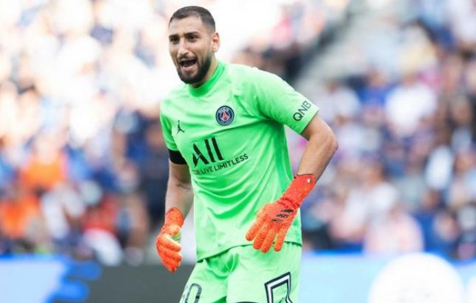 十年首秀紀念日:多納魯馬社媒曬圖追憶往昔,<a  style='color: blue;'>曼城</a>新援感恩成長